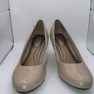 Life Stride Softsystem Taupe pumps size 6.5